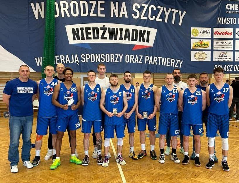 W imponującym stylu rezerwy Niedźwiadków Chemart Przemyśl awansowały do decydującej fazy walki o II ligę!