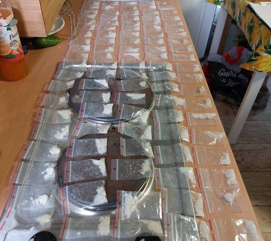 Ponad kilogram narkotyków, broń i amunicja 