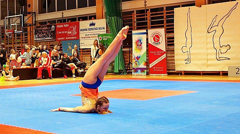 Tak się bawi, tak się bawi... Akrobatyka Fit Kids Przemyśl