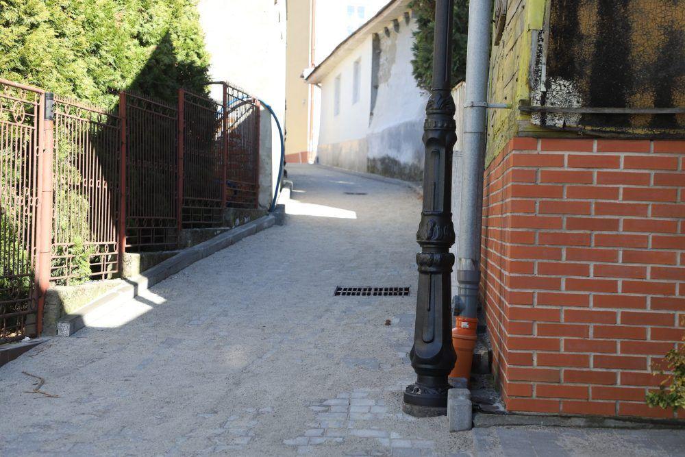 Ulica Stolarska w Przeworsku pięknieje. Mieszkańcy zauważają już pierwsze efekty