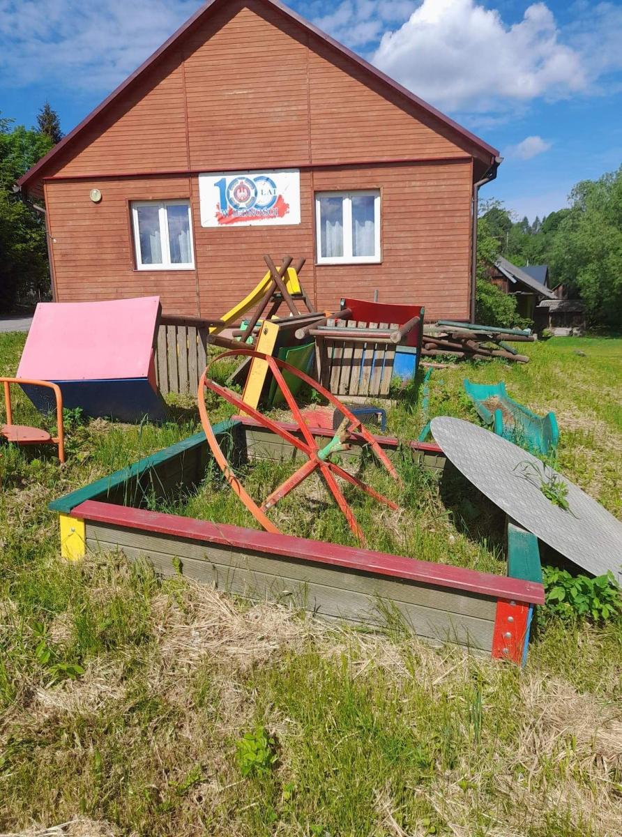 Plac zabaw czy wysypisko?