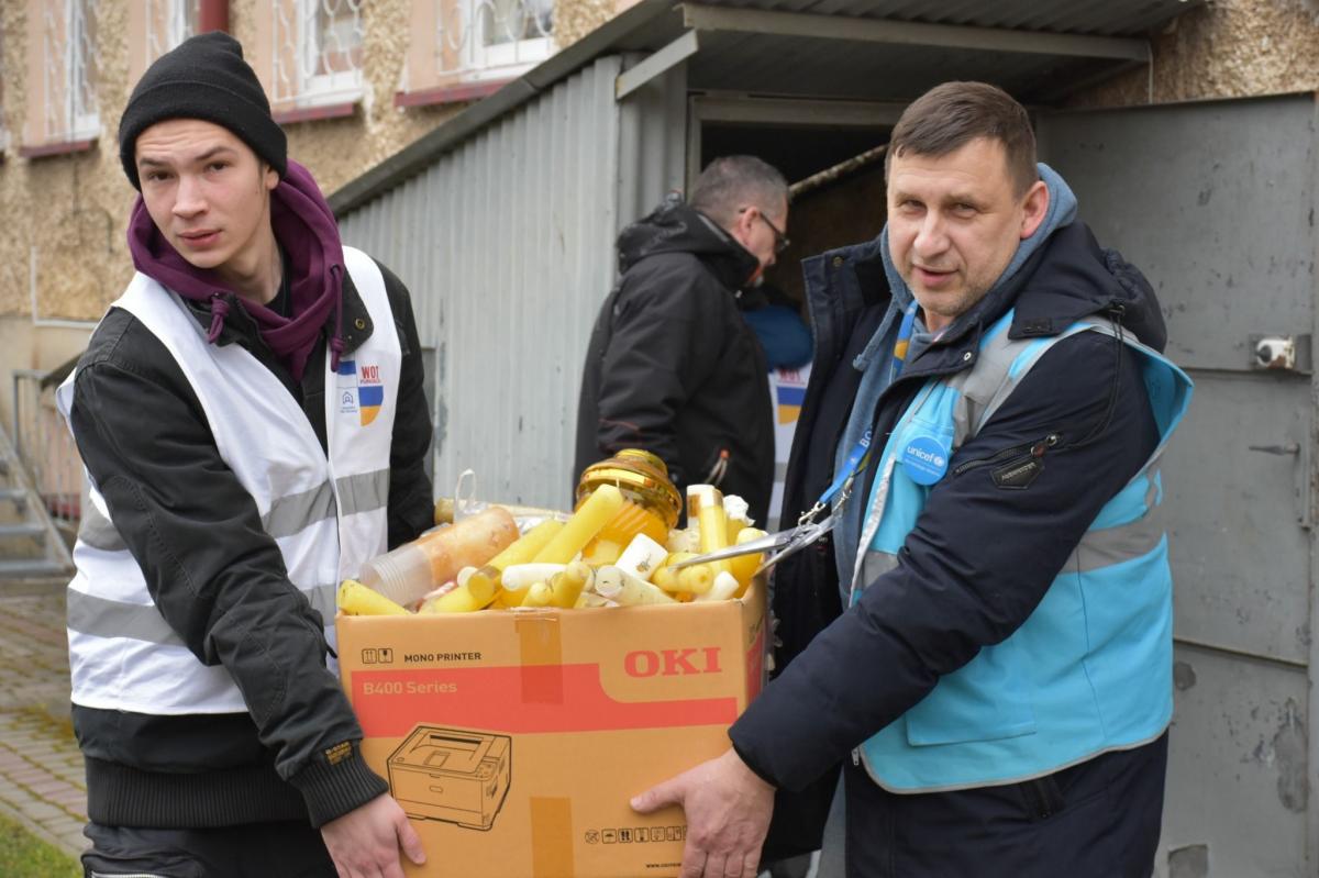 Zebrali ponad 120 kg wosku na świece dla ukraińskich żołnierzy