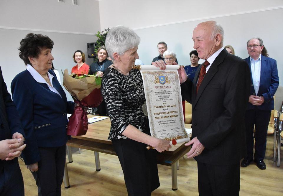 Głosowali nad zmianami w budżecie i wydatkami. Nie obyło się bez kontrowersji wokół wyboru kandydata na honorowego obywatela 