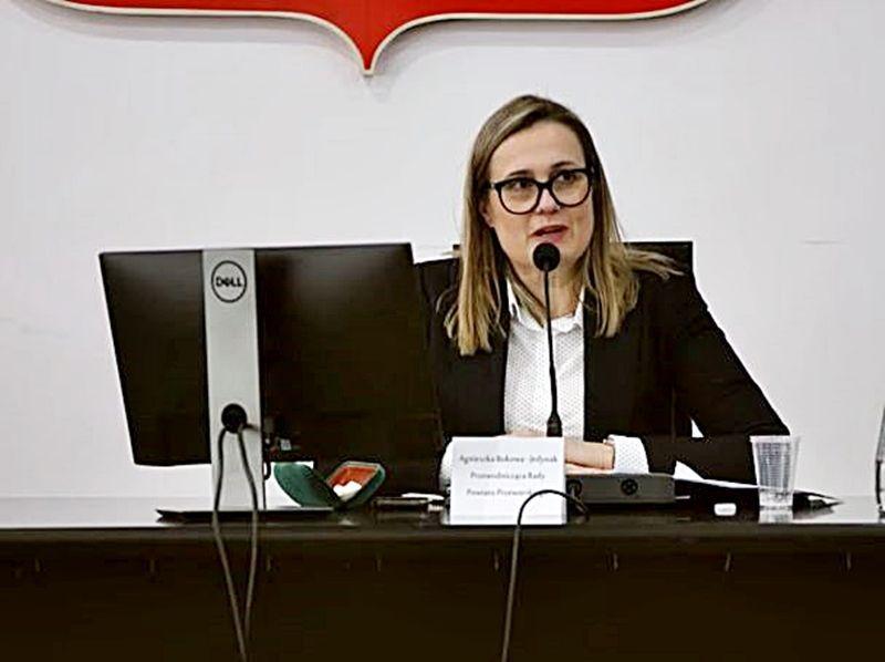 Nieudana próba odwołania przewodniczącej rady powiatu