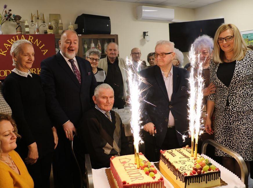 Tu zapominają o upływie czasu. Huczny jubileusz domu seniora w Jarosławiu [ZDJĘCIA]