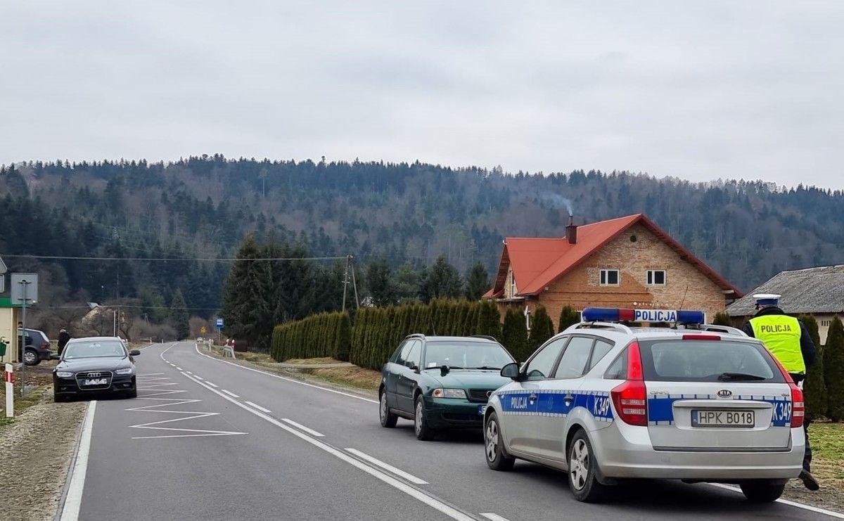 4-latek wbiegł na drogę wprost pod nadjeżdżające audi