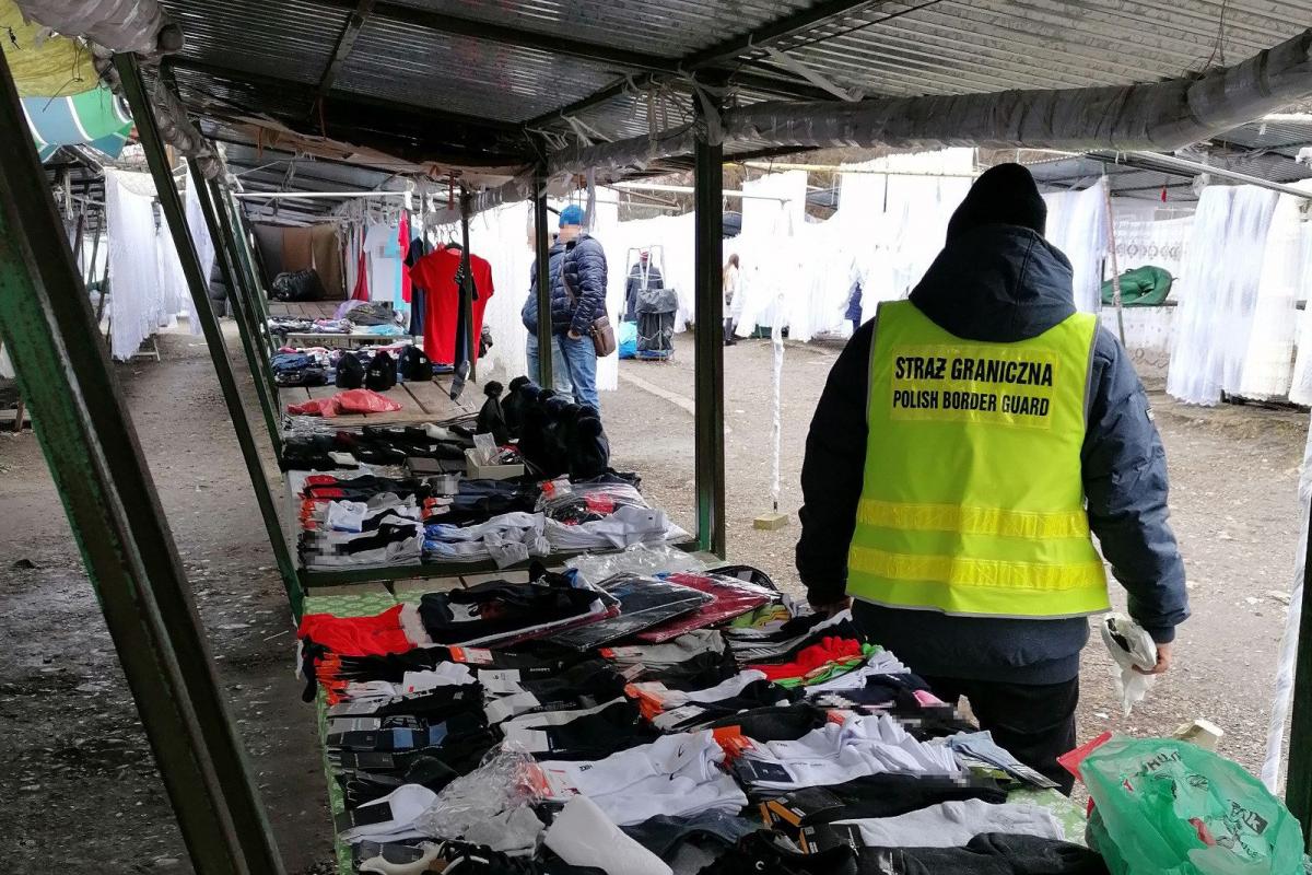 Podróbki na przemyskim bazarze. Wartość: ponad 68 tys. zł 