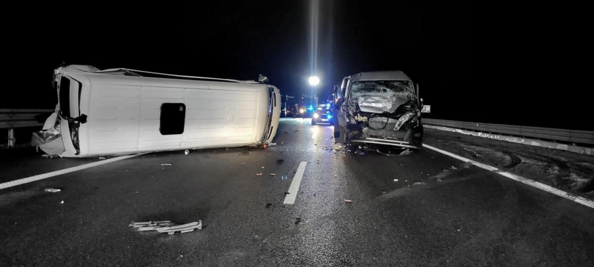 Wypadek na A4 przed węzłem Przemyśl. Busem jechało 12 osób. 5 z nich ucierpiało