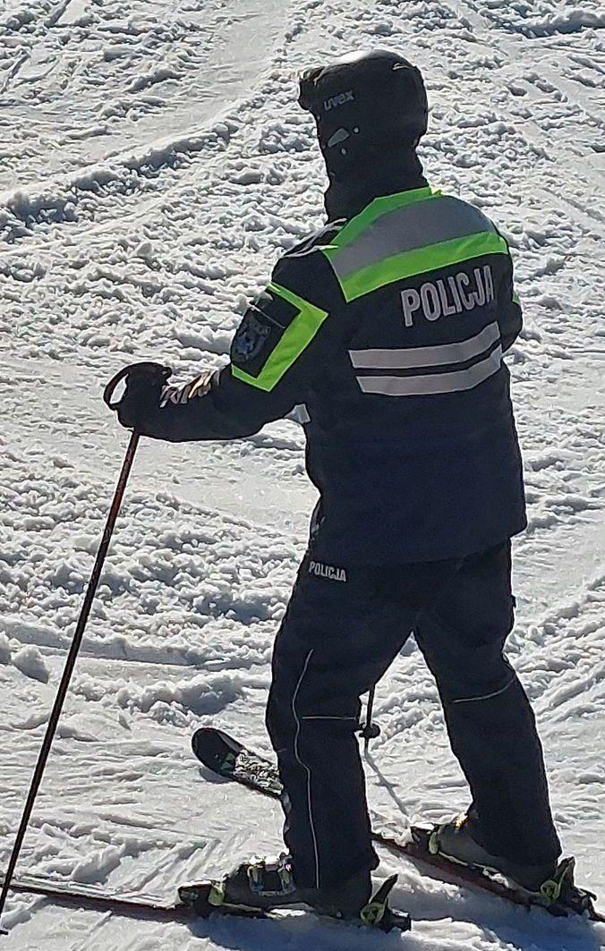 Dbają o bezpieczeństwo nie tylko na drogach. Przemyscy policjanci na stoku