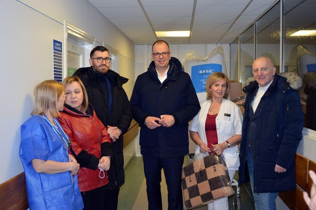 Każda pomoc jest na wagę złota. Nie tylko koce i poduszki trafiły do przemyskiego szpitala