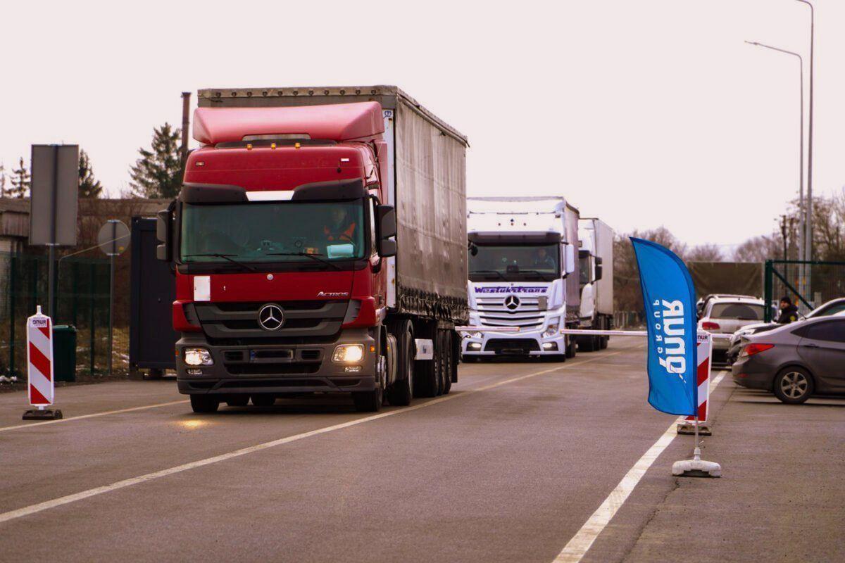 Odprawa ciężarówek na przejściu Malhowice – Niżankowice. Mieszkaniec: Takie transporty będą uciążliwe