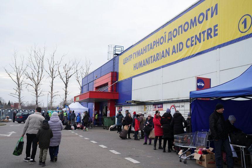 Kto i jak zarabia w Centrum Pomocy Humanitarnej „Tesco”?