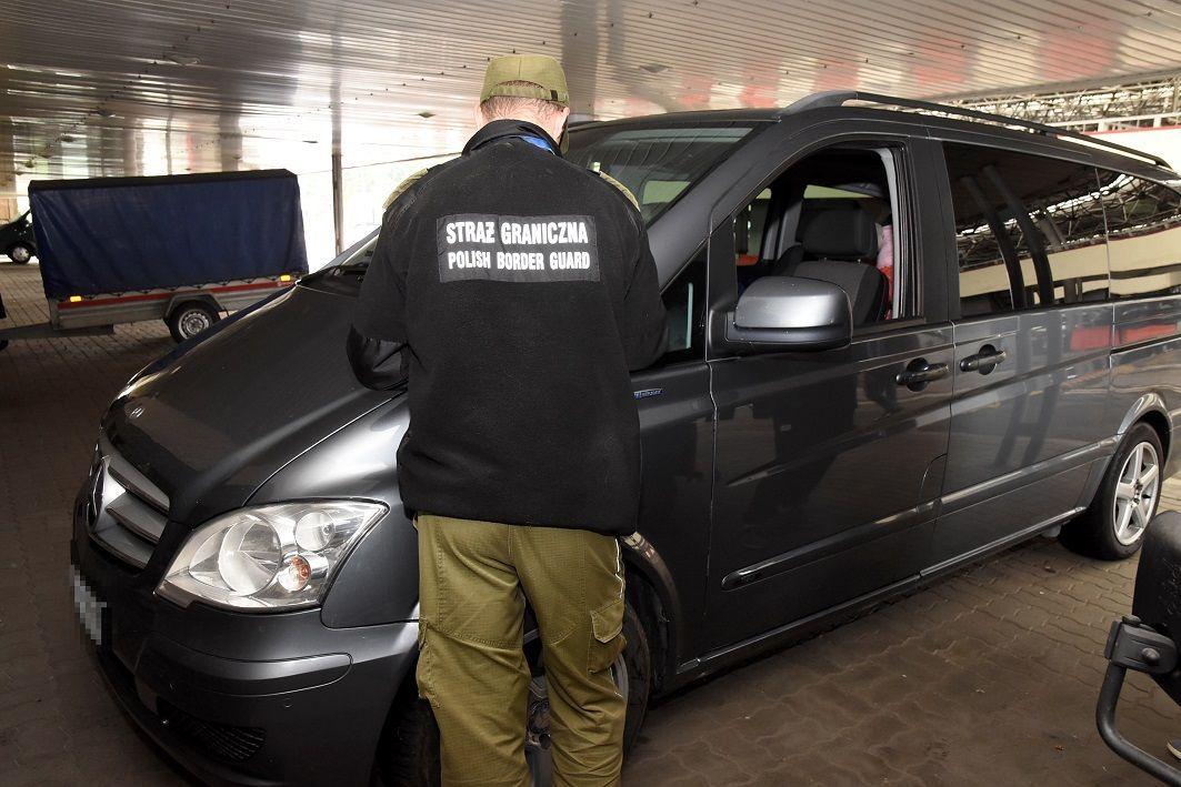 Udaremniona kradzież minibusa