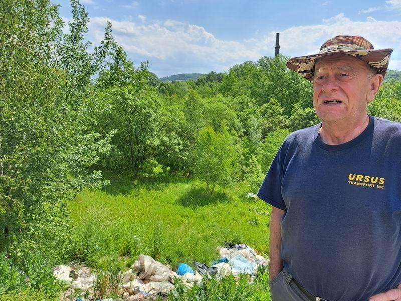 Pat w sprawie ulicy Obozowej. – Nielegalne wysypisko, barszcz Sosnowskiego i chorujące drzewa muszą zniknąć – alarmują mieszkańcy [ZDJĘCIA]