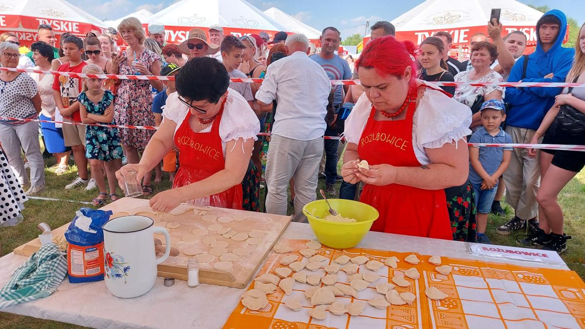 Święto Pieroga w Ostrowie 2023: Pierogi najszybciej lepią w Grochowcach [WIDEO, ZDJĘCIA]