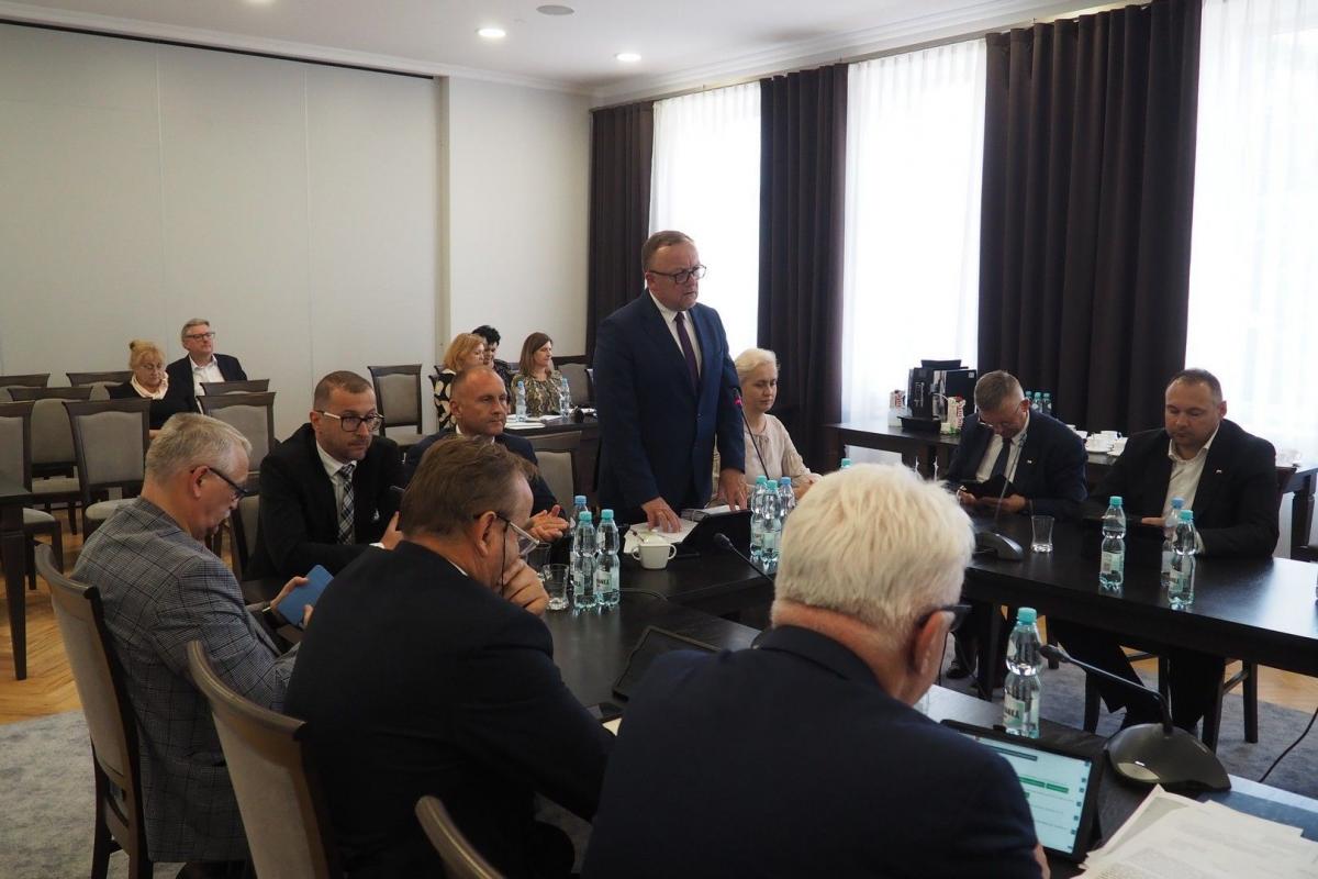 Wotum zaufania i absolutorium z problemami szpitala i PKS-u w tle