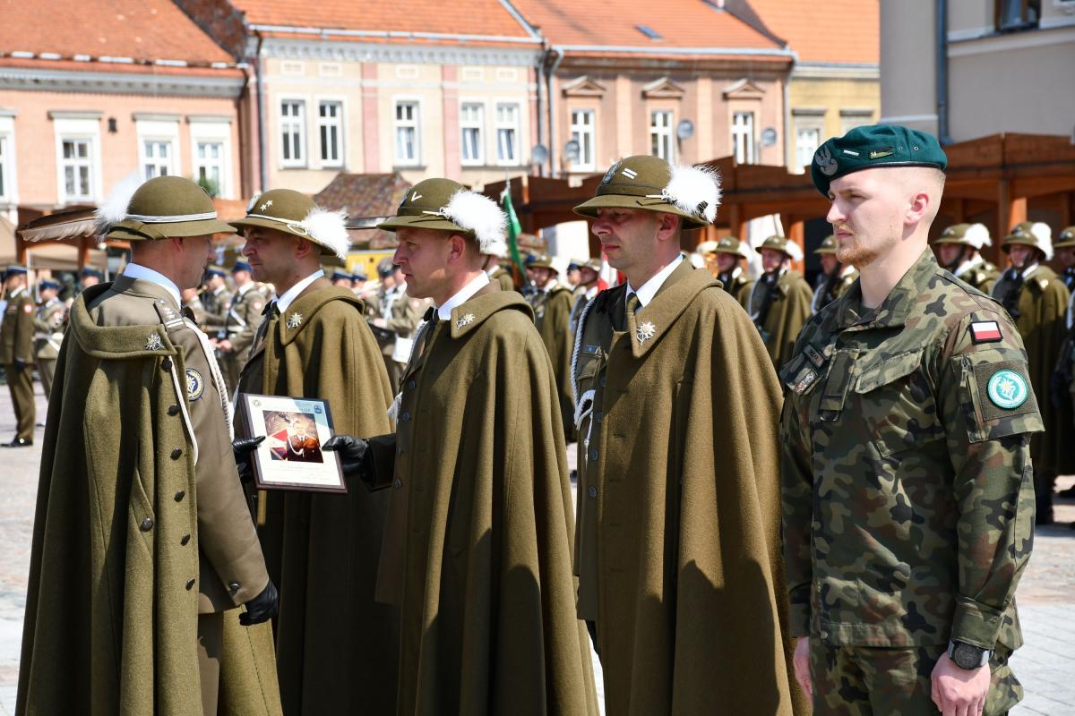 Jarosław: Żołnierze 14 Dywizjonu Artylerii Samobieżnej obchodzili jubileusz 30-lecia