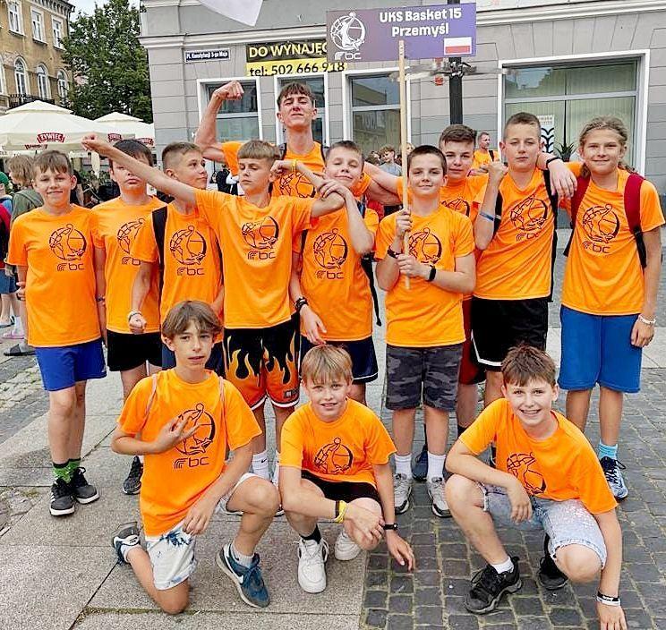 Znakomity występ UKS Basket 15 w Radomiu