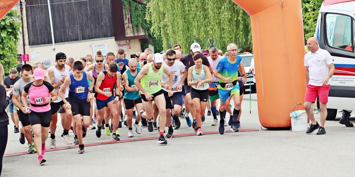 W sportowym duchu biegali w Birczy