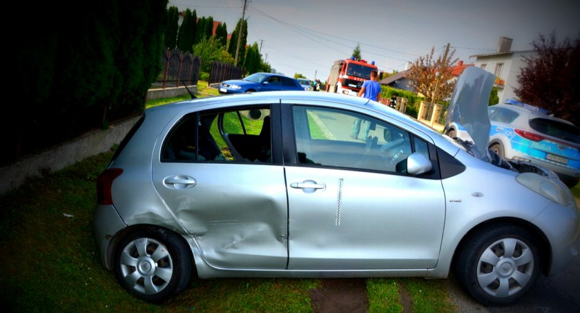 Kolizja w Małkowicach. 23-latek jadący mercedesem był pijany i agresywny