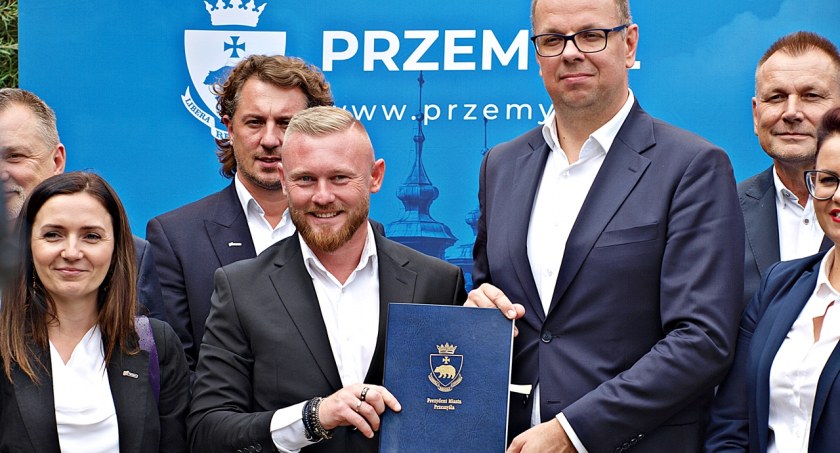 Umowa na budowę kompleksu basenów w Przemyślu podpisana