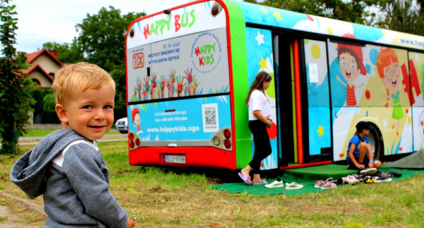 „Wesoły autobus” bawił i uczył w Żurawicy