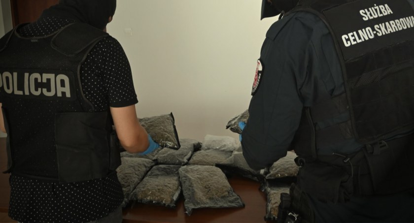 Współpraca służb i 11 kg suszu marihuany 