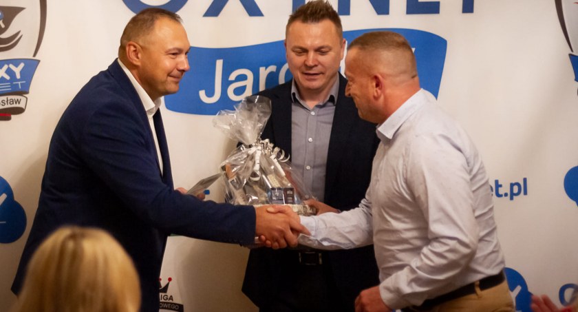 Redaktor ŻP Mariusz Godos ze złotym mikrofonem