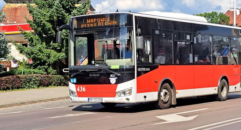 „Ciepłe guziki” już w przemyskich autobusach! Poznasz je po najklejce