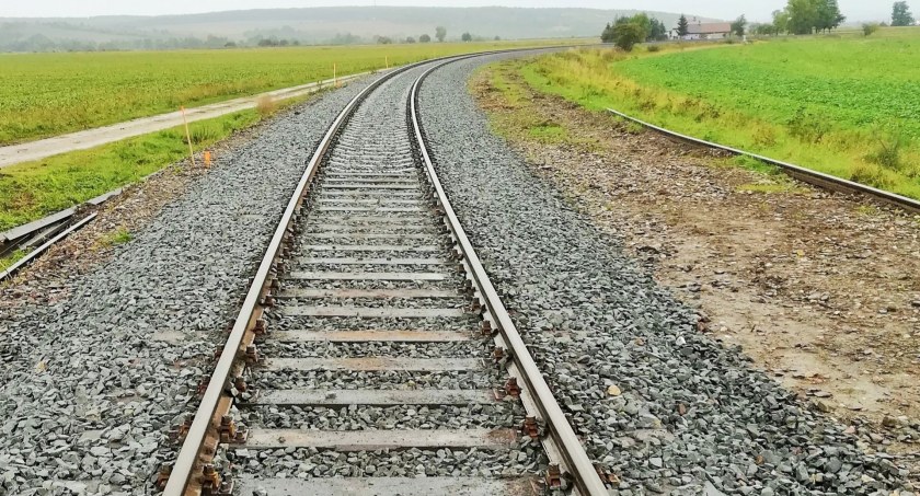 Infrastruktura dla służb granicznych na trasie z Przemyśla do granicy z Ukrainą gotowa. Kiedy pociągi wjadą na tory?