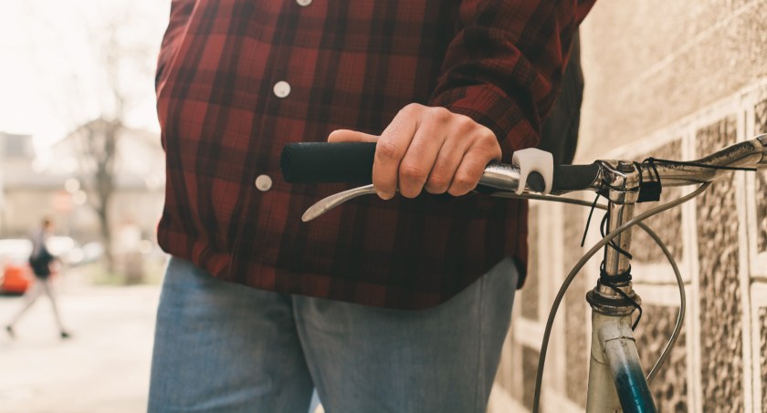 Rowerzystę obowiązują te same przepisy
