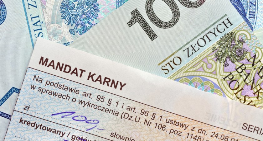 Pieniądze imitowały czekoladę i chusteczki higieniczne