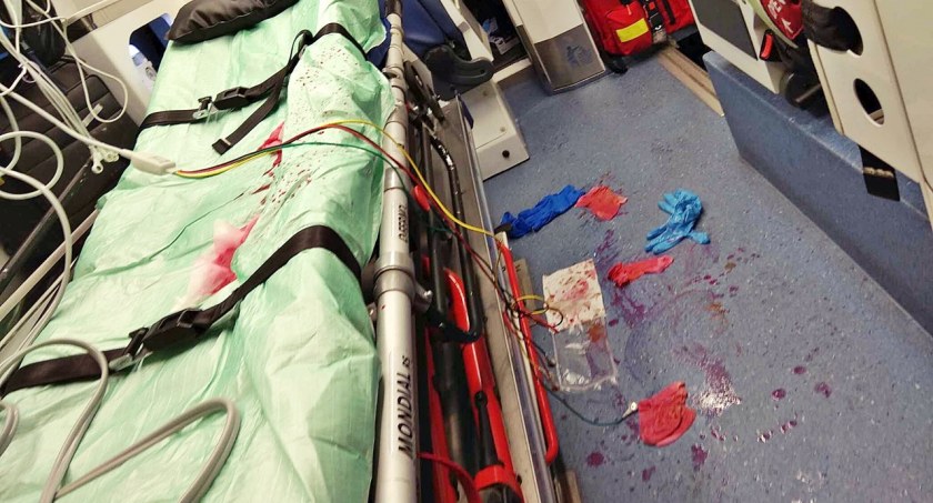 Policjant dźgnięty nożem. Dramatyczne sceny pod Przemyślem