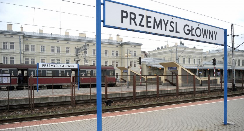 PKP bierze się za naprawy. Będą ograniczenia w ruchu pociągów. Czy pasażerowie muszą się liczyć z utrudnieniami?