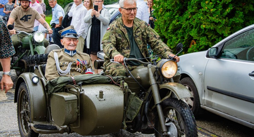 Kapitan Tadeusz Lutak! Najstarszy czołgista batalionu z Żurawicy skończył 106 lat! [ZDJĘCIA]