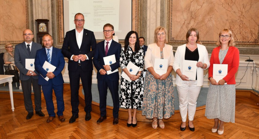 Nowi i „starzy” dyrektorzy przemyskich placówek oświatowych
