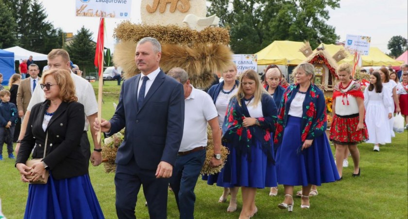 Dożynki w Nizinach: Wieniec w kształcie mostu i Kaczmarze jako wisienka na torcie 