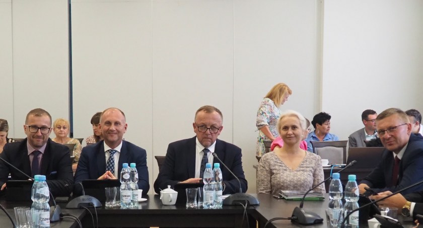 Pieniądze na drogi zaklepane, brak klimatyzacji w szpitalu nadal problemem 