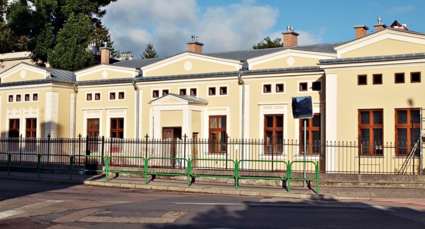 Stara plebania będzie szkołą podstawową? [ZDJĘCIA]