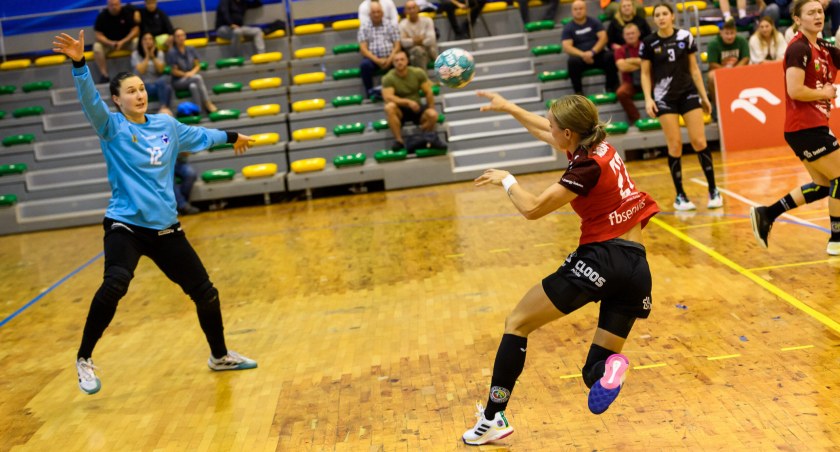 Handball JKS Jarosław postawił się „Kobierkom”