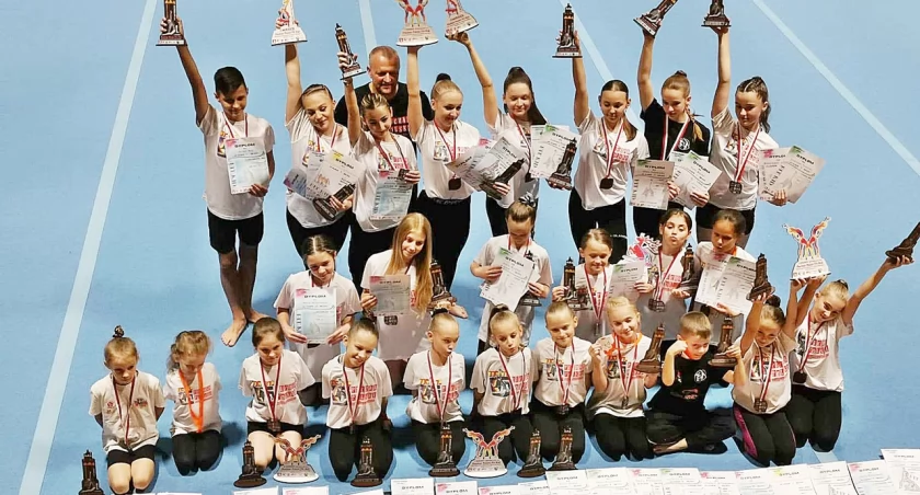 Znowu wór medali Akrobatyka Fit Kids Przemyśl