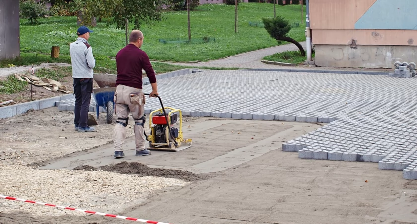Uporządkowali parking przy bloku nr 36