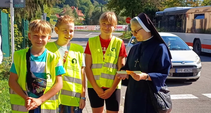 Stawiają na bezpieczeństwo. A to gwarantują odblaski!