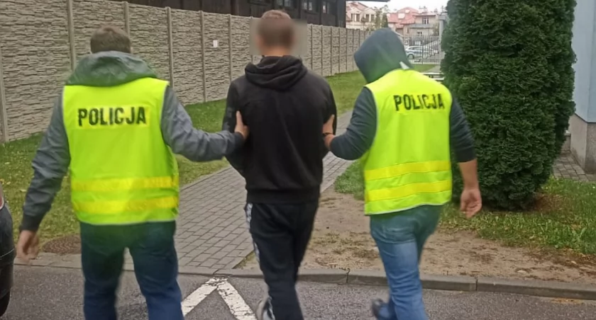 Ukradli z konta 36-latki prawie 30 tys. zł. Wpadli we wrocławskim elektromarkecie