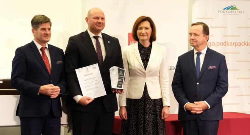 Organizacje społeczne, przyjazne gminy i wolontariusze docenieni podczas Podkarpackiego Forum Obywatelskiego