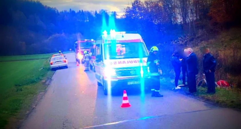 Wypadek w Nienadowej: zderzenie osobówki i motocykla