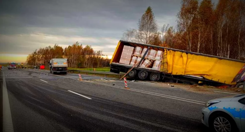 Tragiczny wypadek na S19: Na miejscu zginął kierujący volkswagenem, pasażerka w szpitalu