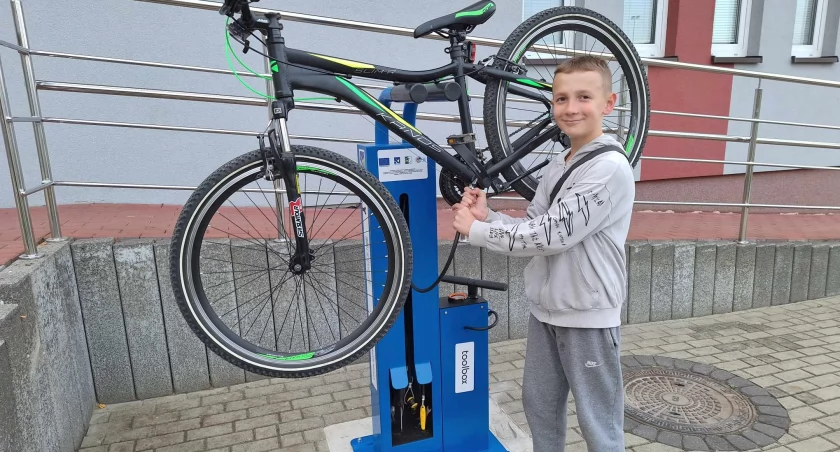 Samoobsługowa stacja napraw rowerów! Dobra wiadomość dla rowerzystów, których zaskoczy awaria