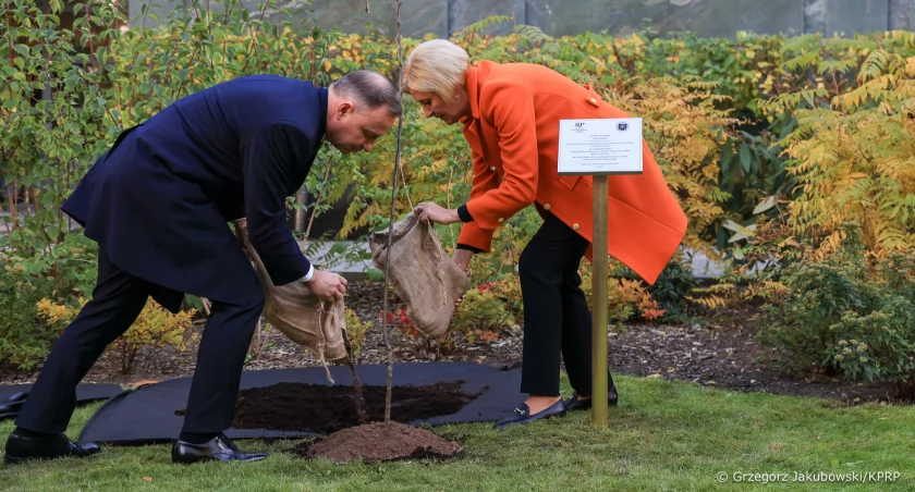 Para prezydencka posadziła jabłoń z Arboretum