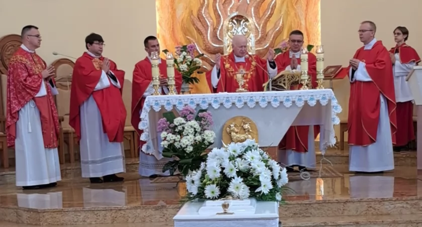 W Przemyślu odbył się pogrzeb dzieci zmarłych przed urodzeniem. Smutek, łzy i nadzieja 